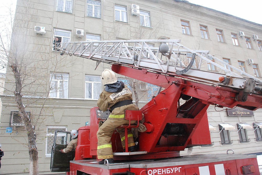 В Оренбурге МЧС-ники спасли жертву «самосожжения» в зале суда